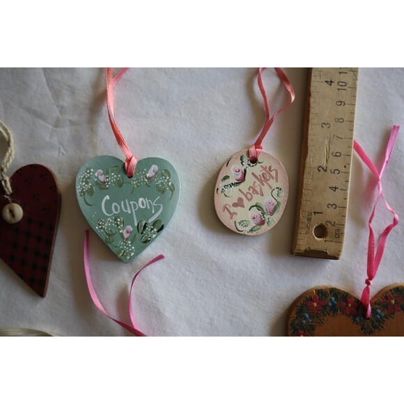 Lot 12x Wood Tie-on for Longaberger Baskets Heart Apple Snowman School Flag Coff - Picture 5 of 12